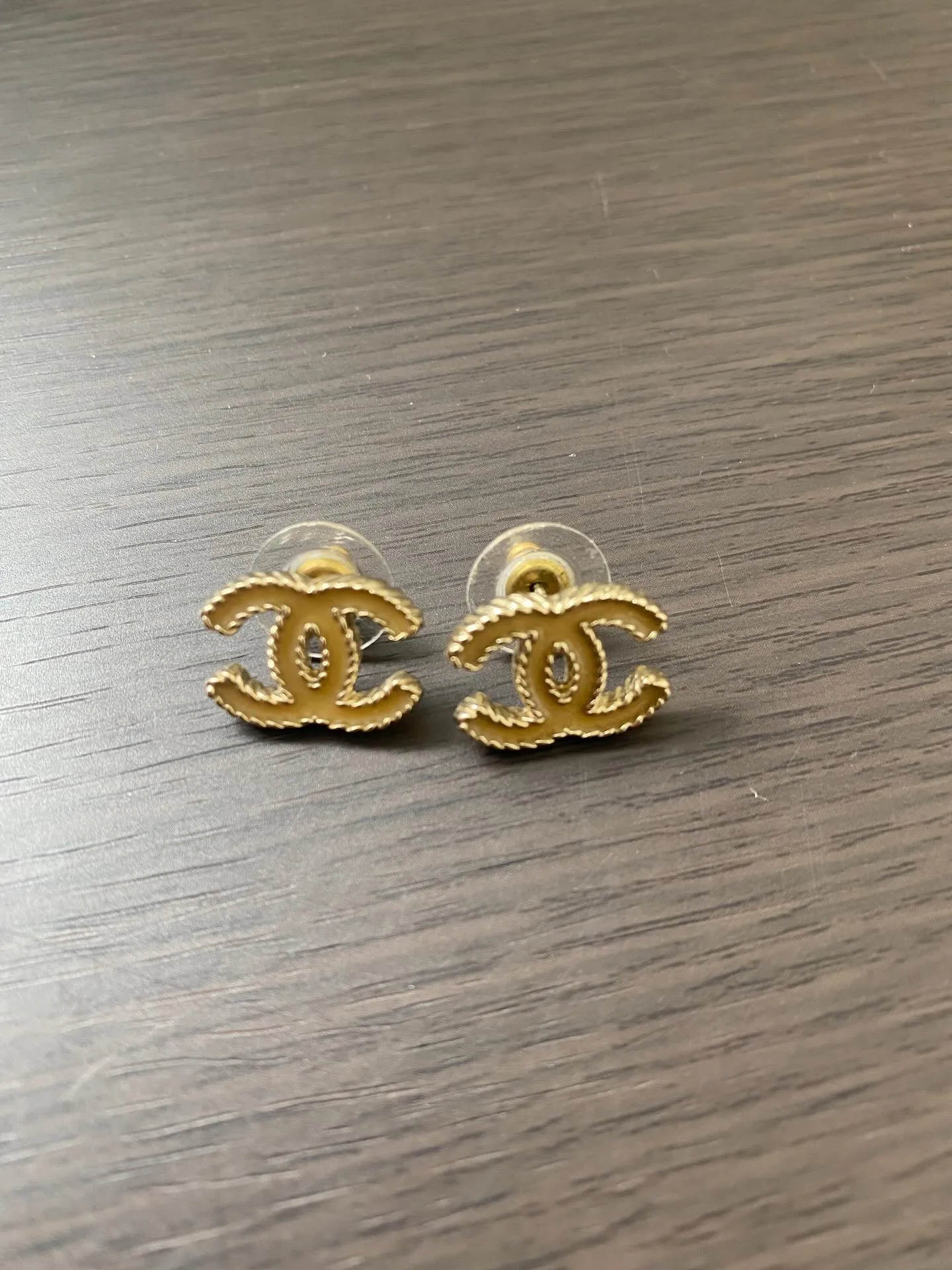 春日井にお住まいのお客様からシャネルのピアスを買取しました。