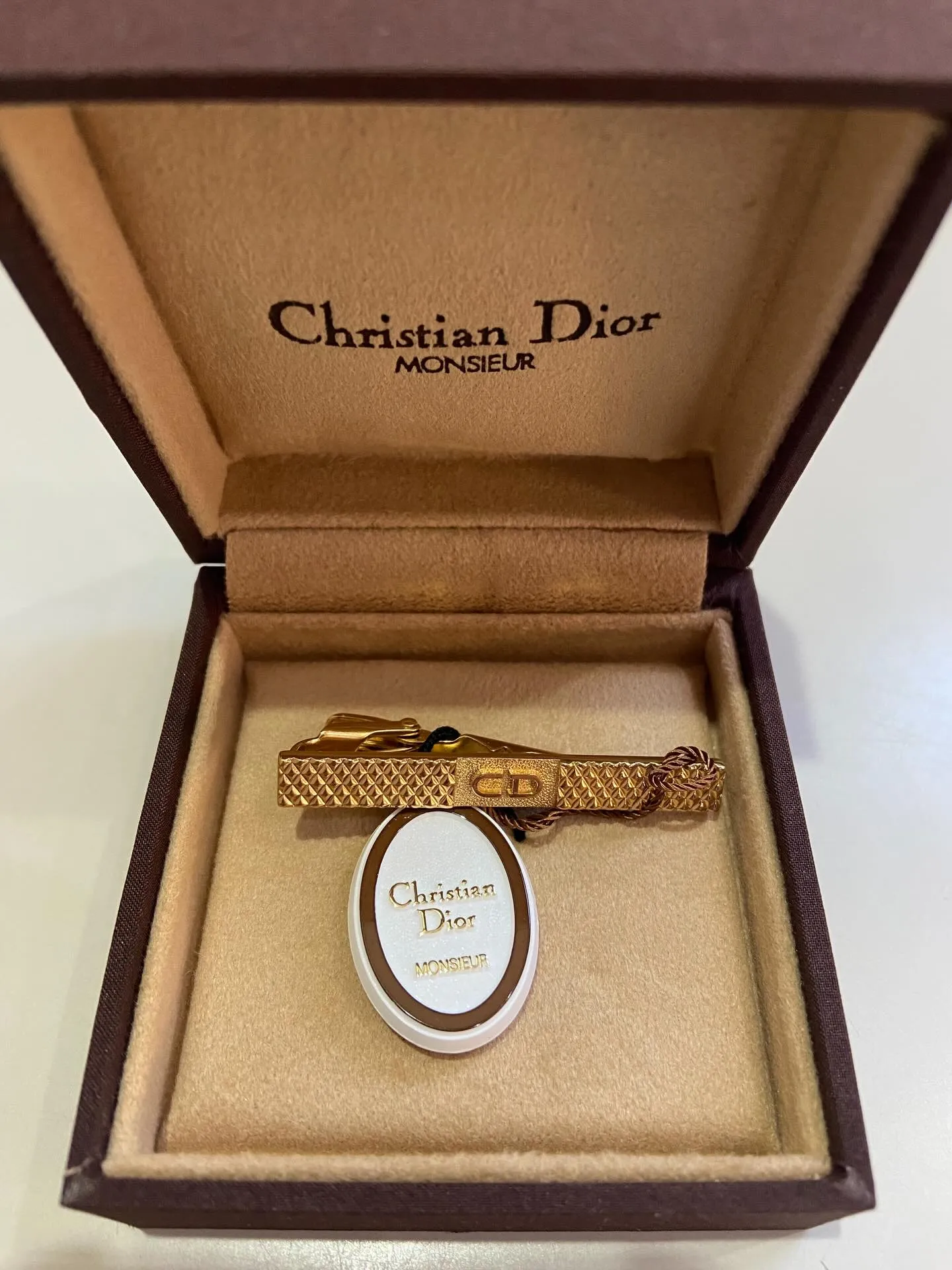 春日井にお住まいのお客様からディオールのネクタイピンを買取し...