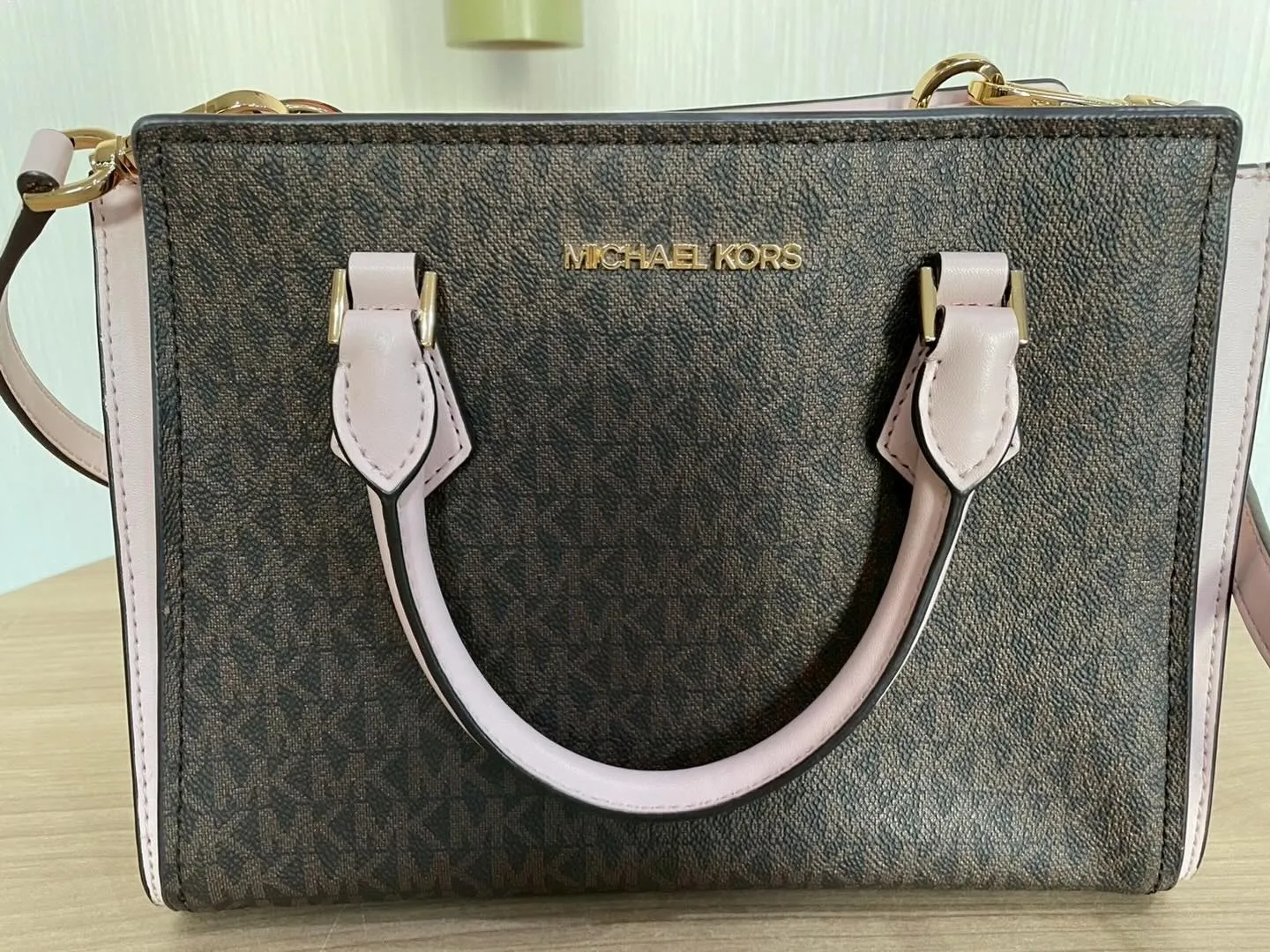 春日井にお住まいのお客様からマイケルコースのブランドバッグを...