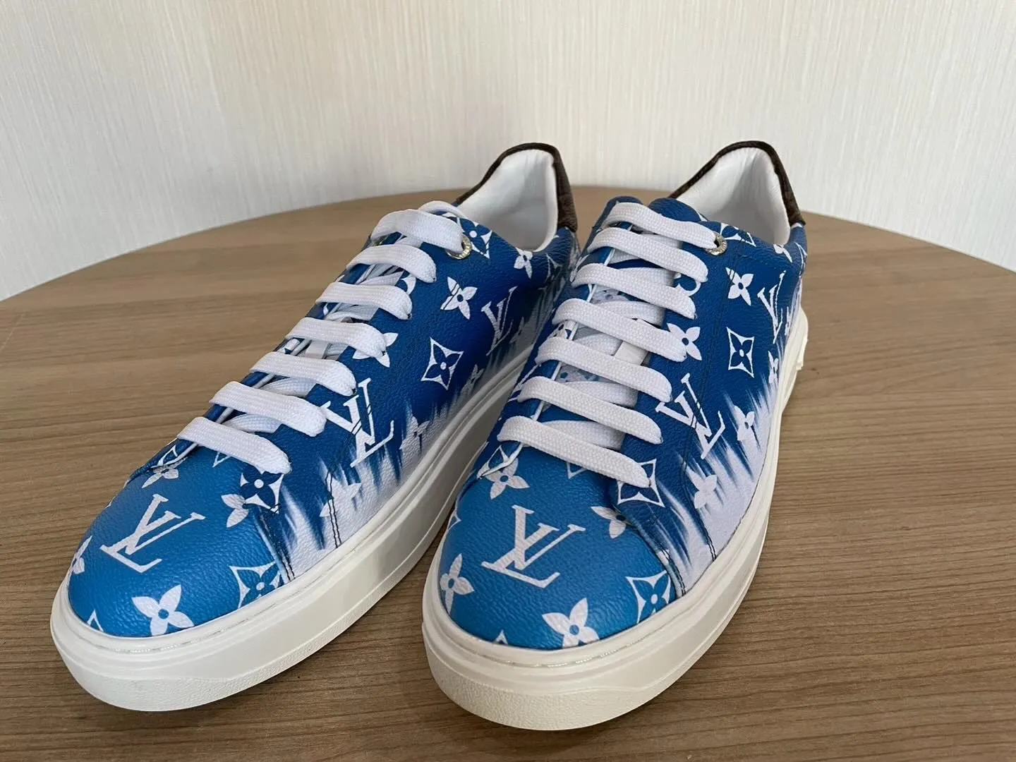 春日井にお住まいのお客様からヴィトンのスニーカーを買取しまし...