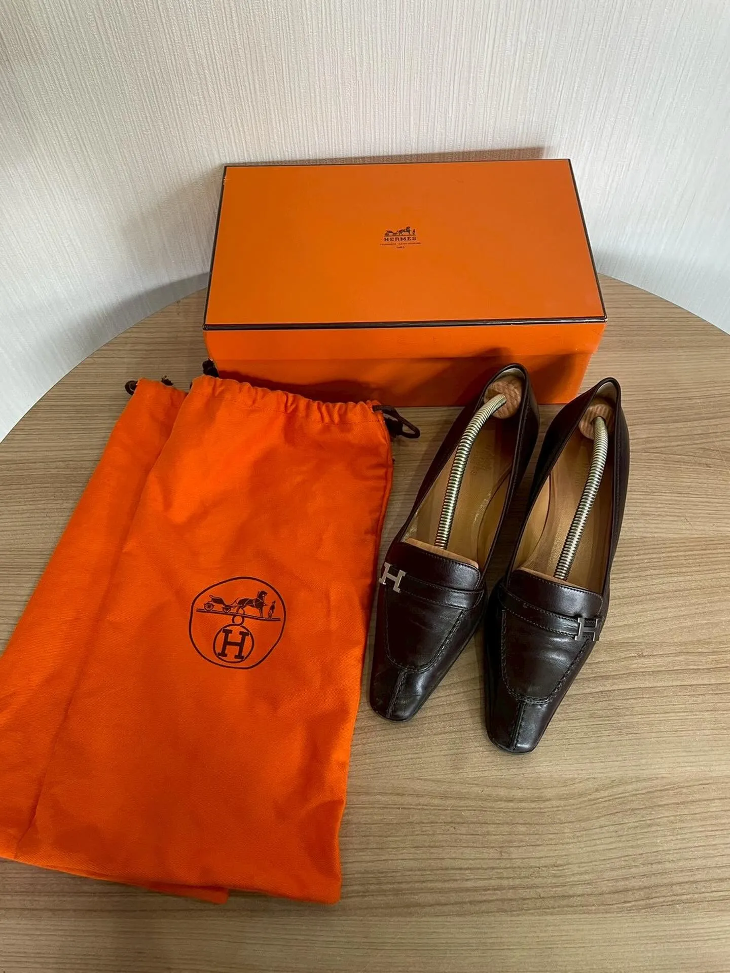 春日井にお住まいのお客様からエルメスの靴を買取しました。