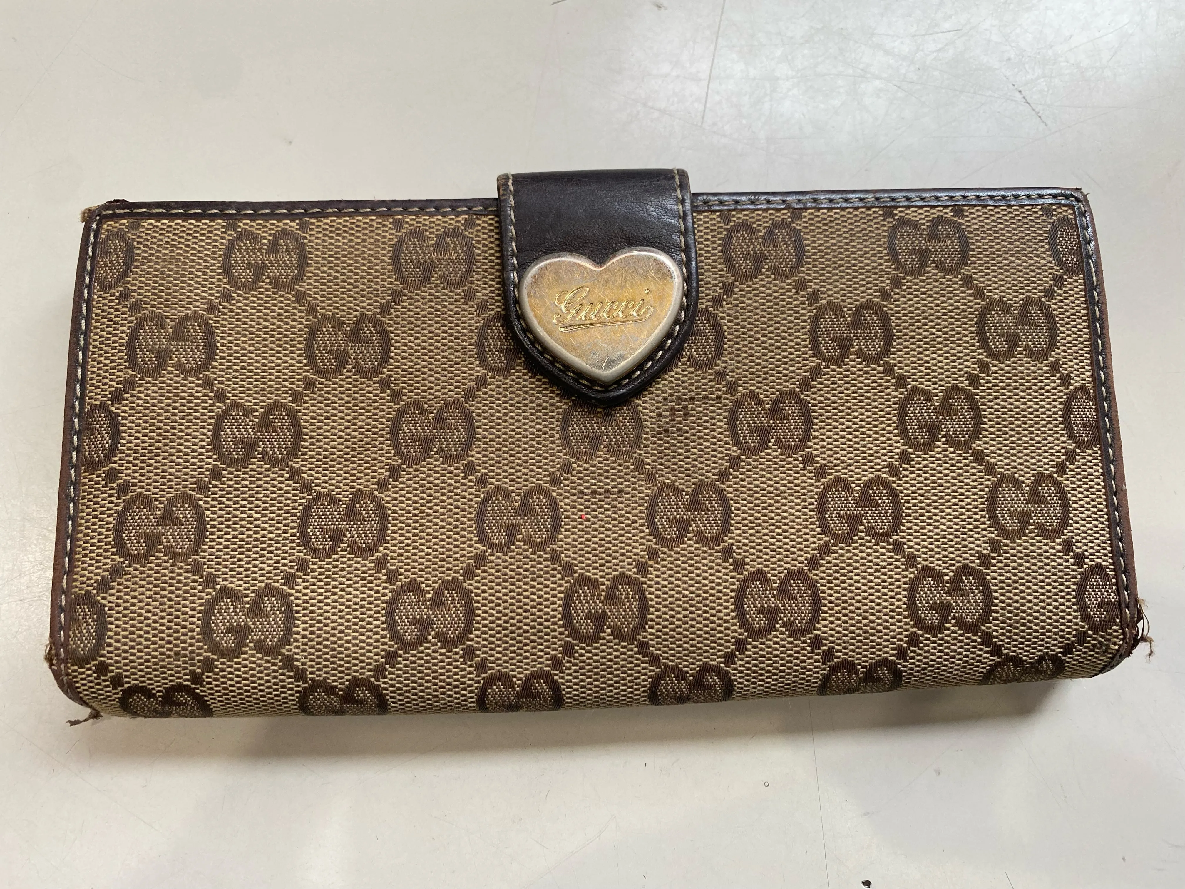 春日井にお住まいのお客様からグッチのブランド財布を買取しまし...